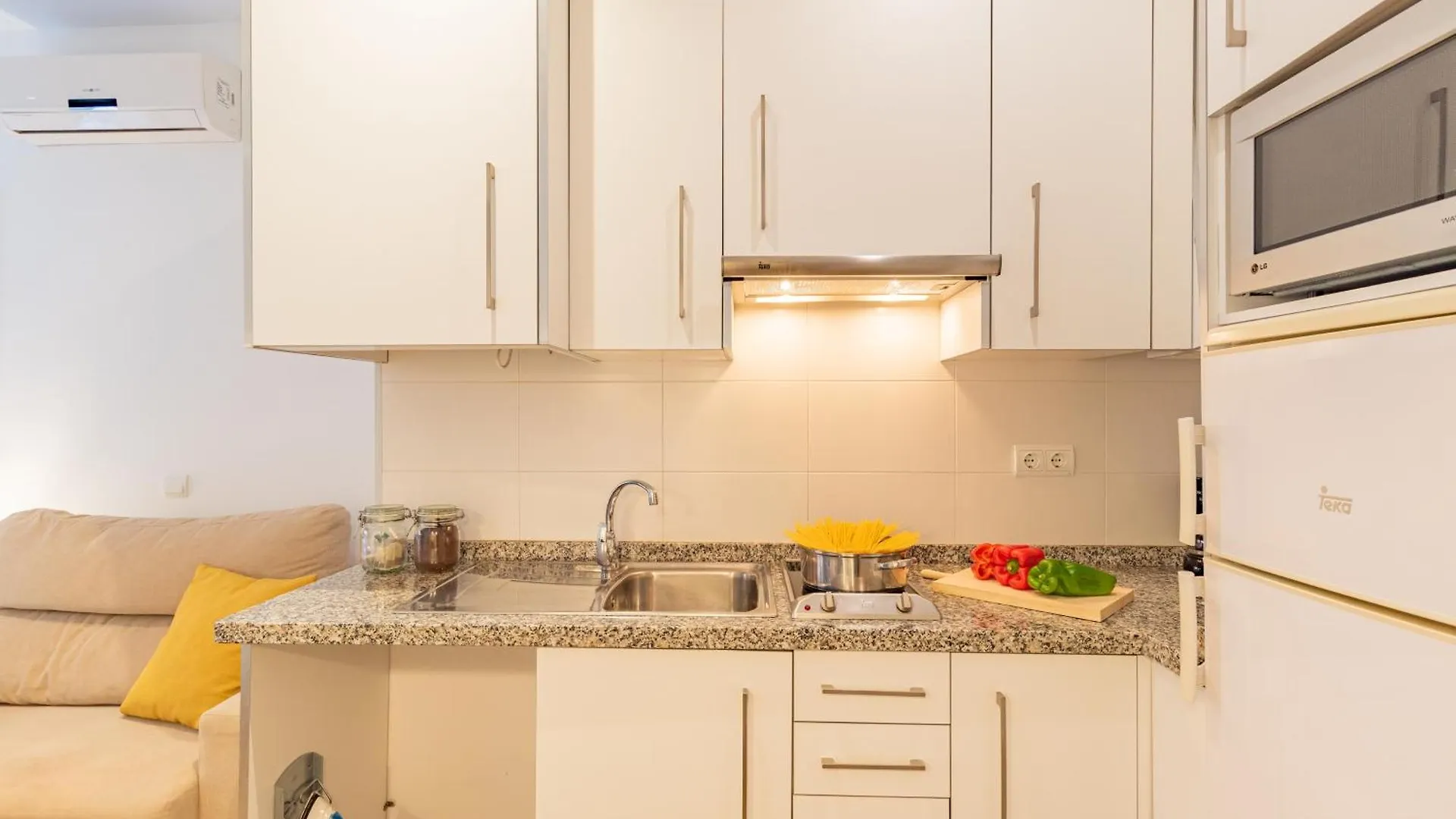 Feelathome Merced Apartments Málaga 0*,